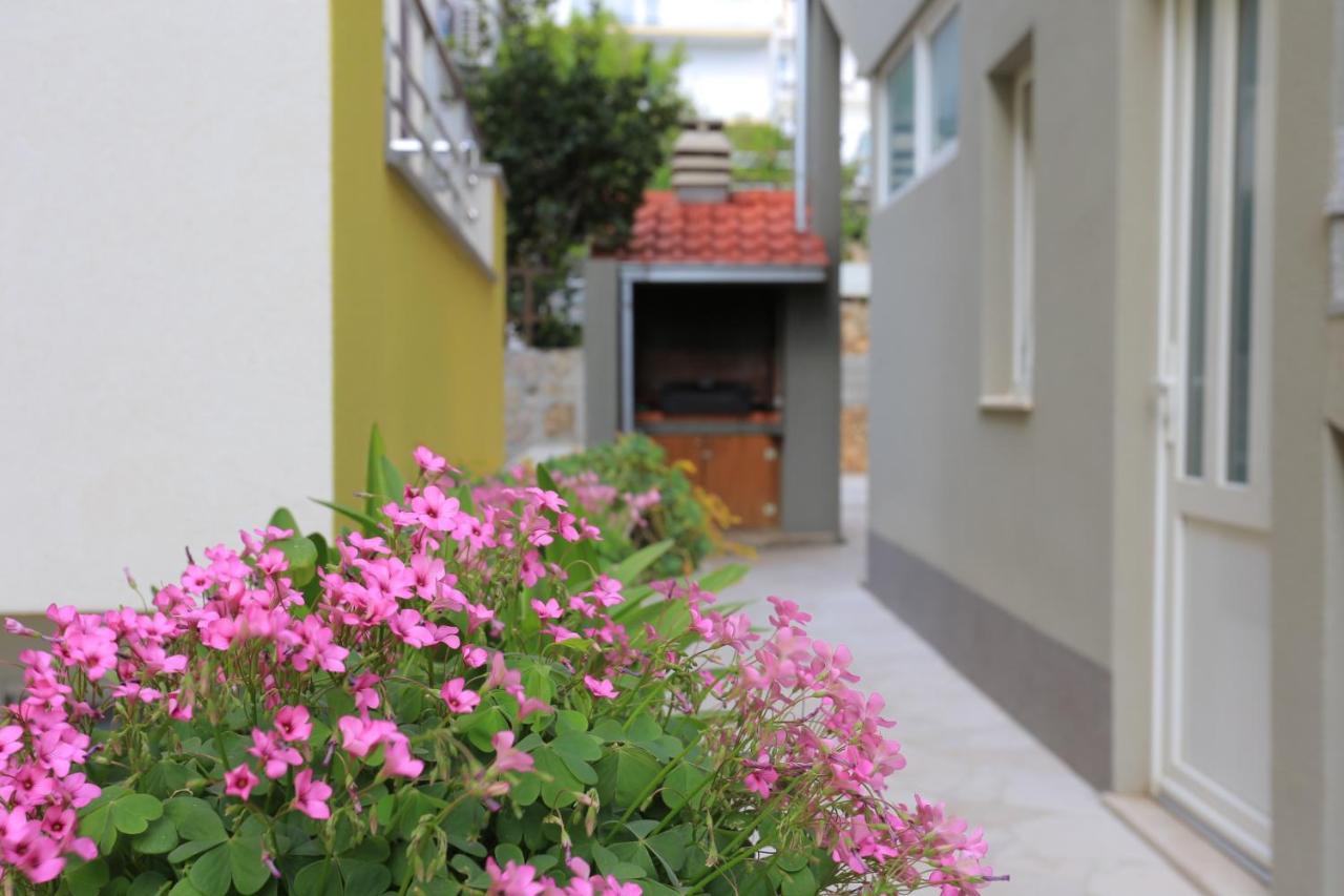 Apartments By The Sea Nemira, Omis - 17039 Tice Exteriér fotografie
